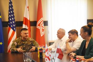 კადეტთა სამხედრო ლიცეუმს პოლონეთის ქალაქ პოზნანის საგანმანათლებლო სფეროს წარმომადგენლები და სავაჭრო სკოლა კომპლექსის მოსწავლეები სტუმრობენ