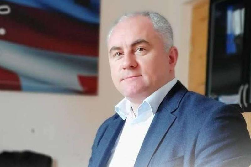 მმართველი გუნდის წევრი, რომელმაც კელი დეგნანი გააკრიტიკა, "ოცნებას" ტოვებს, რადგან „ხვალიდან უფრო თავისუფლად ილაპარაკოს"