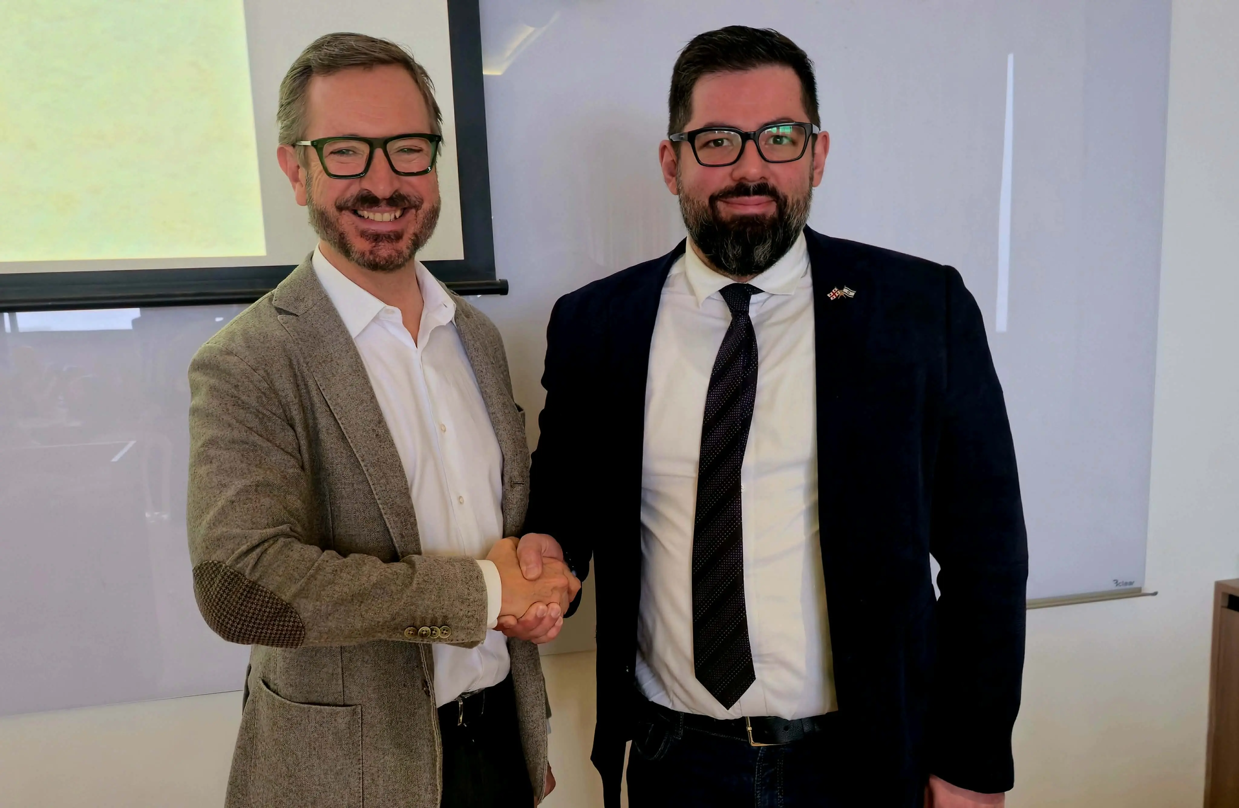 ინიციატივა „ჯერ საქართველოს“ თანადამფუძნებელი ნიკოლოზ ხატიაშვილი ესპანეთის სენატის ვიცე-სპიკერს შეხვდა