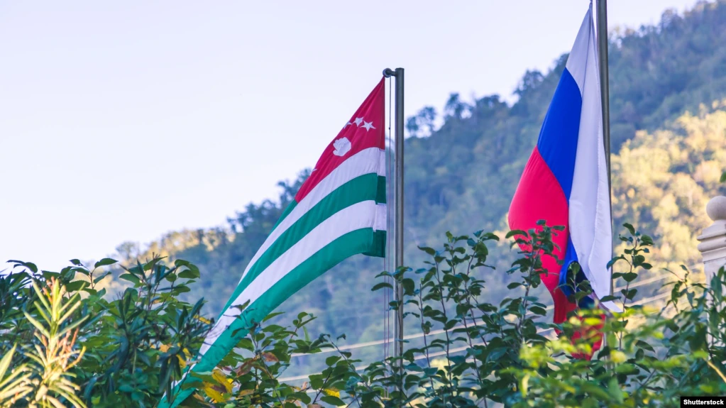 დაქცეულობა თავებში აფხაზურად