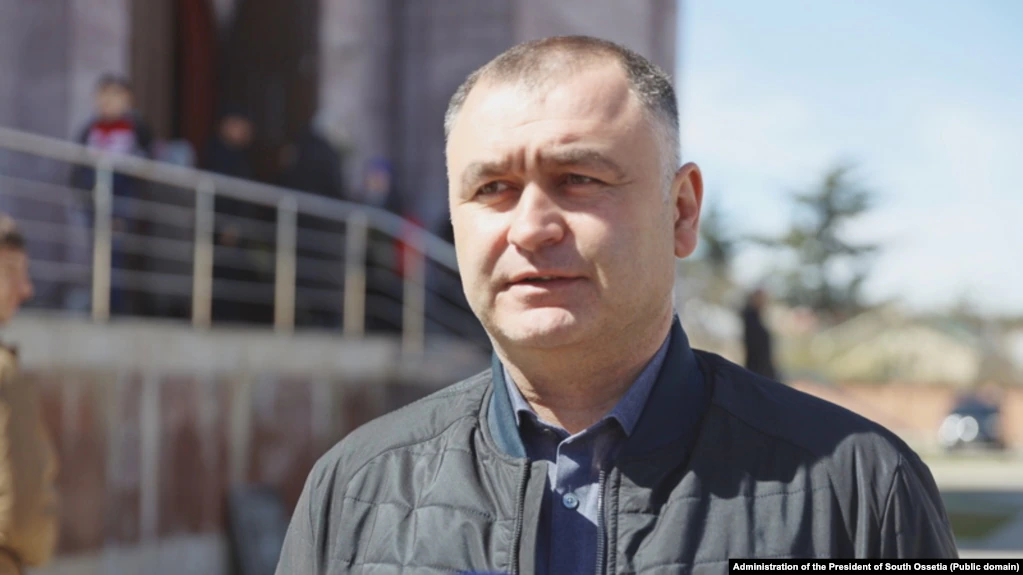 Алан Гаглоев направит осетинским бойцам на фронт дополнительный транспорт