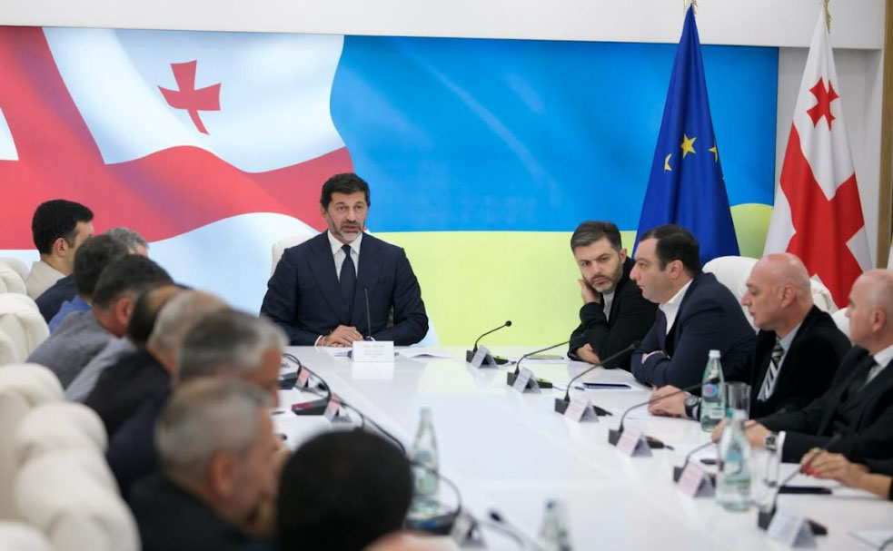 В Тбилиси сменят флаг, герб и ограничат движение крупногабаритного транспорта