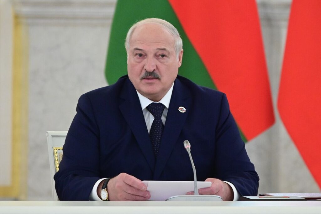 Лукашенко помиловал 30 политзаключенных