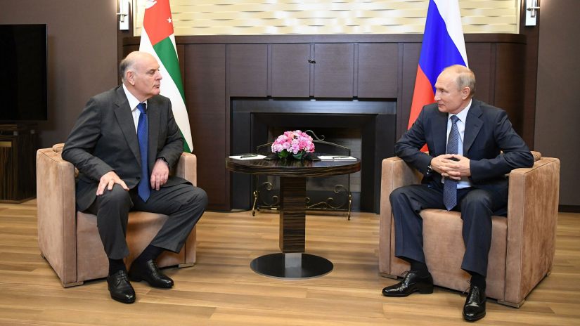 Шамба подтвердил приостановку Россией финансовой помощи Абхазии