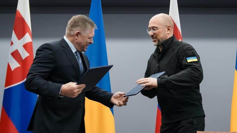 Шмыгаль: Украина не отменит санкции против "Лукойла", они не угрожают Словакии
