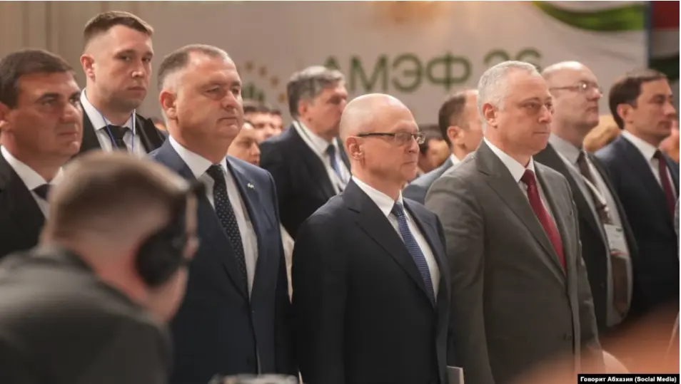 В Абхазии открылся экономический форум – на него приехали Кириенко и Гаглоев