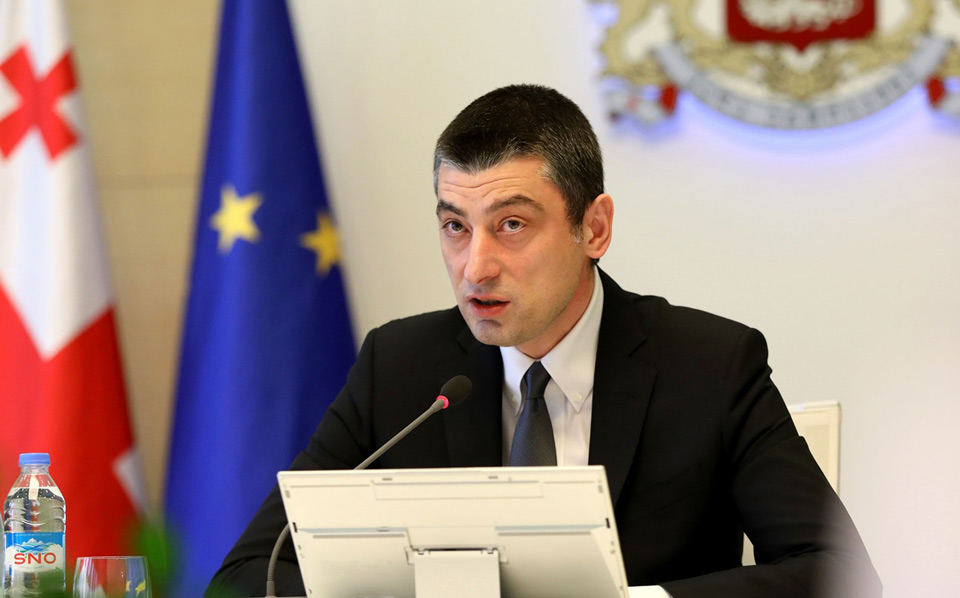 შსს–სთან მდუმარე აქცია "ამ სისტემის დედაც!" მიმდინარეობს