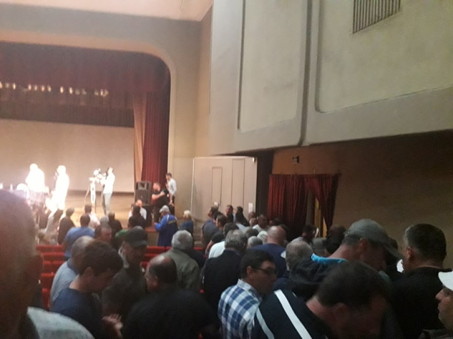 “აღარ გვსურს თქვენი მოსმენა"– დაზარალებულებმა მინისტრთან შეხვედრა დატოვეს