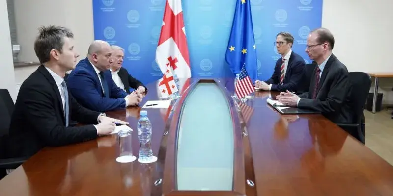 Замглавы МИД "Мечты" обсудил ряд тем с и.о. посла США