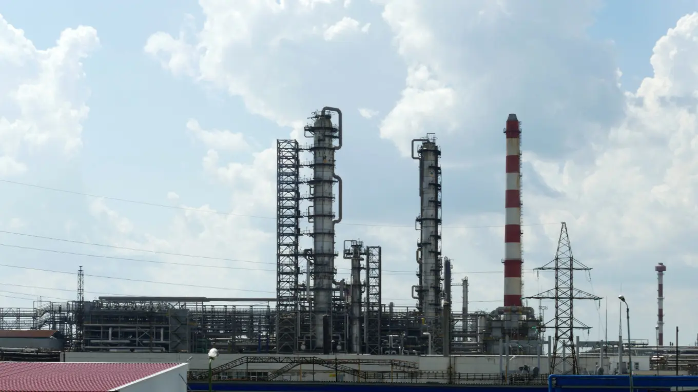 Украинские дроны снова атаковали крупнейший нефтезавод «Роснефти»