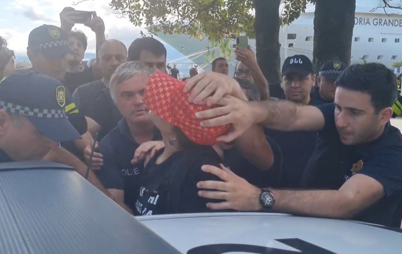 ბათუმში, აქციაზე დაკავებული ქალი:  “უკრაინის მოქალაქე ვარ”