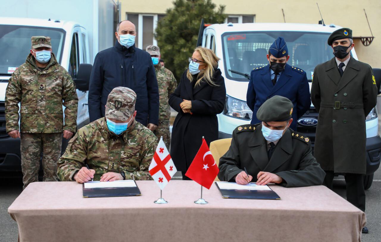 თურქეთმა საქართველოს თავდაცვის ძალებს სპეციალური ტექნიკა გადასცა
