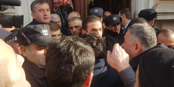 ბათუმის მერიასთან ვითარება დაიძაბა