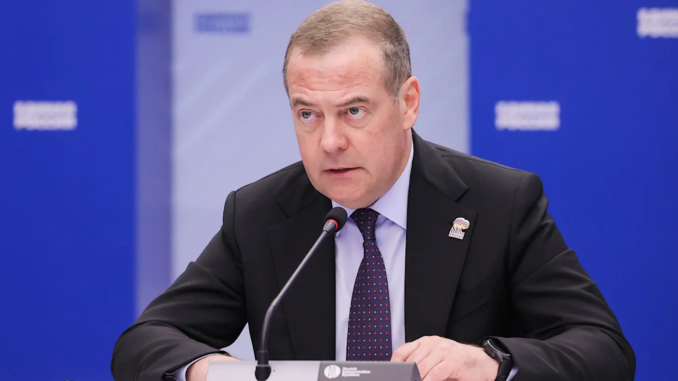 «Чтобы боялись и тряслись». Медведев назвал цели налетов дронов на Европу