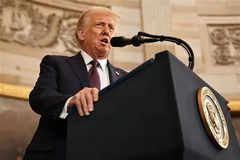 Трамп вводит высокие пошлины на товары из десятков стран