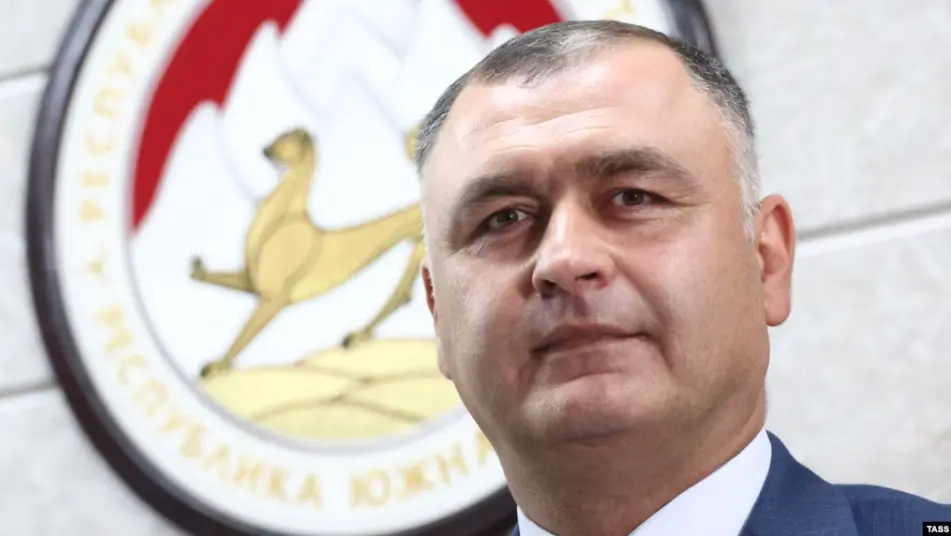 გაგლოევმა ოკუპირებულ ცხინვალში "მთავრობა" დაითხოვა