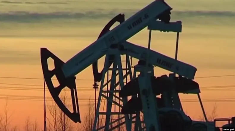 Bloomberg: добыча российской нефти падает второй месяц подряд