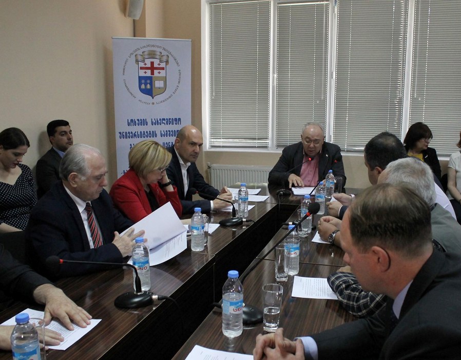 სოხუმის სახელმწიფო უნივერსიტეტში მრგვალი მაგიდა გაიმართა