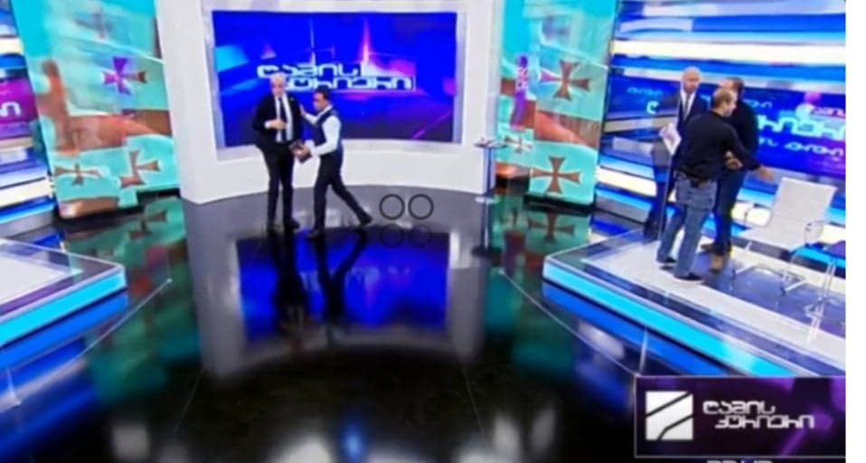 ელისაშვილი და ხაზარაძე ერთმანეთს ეთერში დაუპირისპირდნენ: "ხელს არ ჩამოგართმევ"