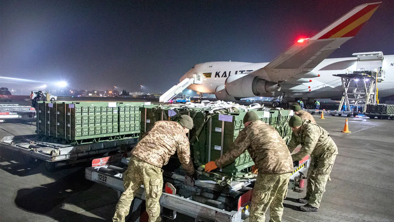 Трамп возобновил поставки Украине артиллерийский снарядов и высокоточных ракет