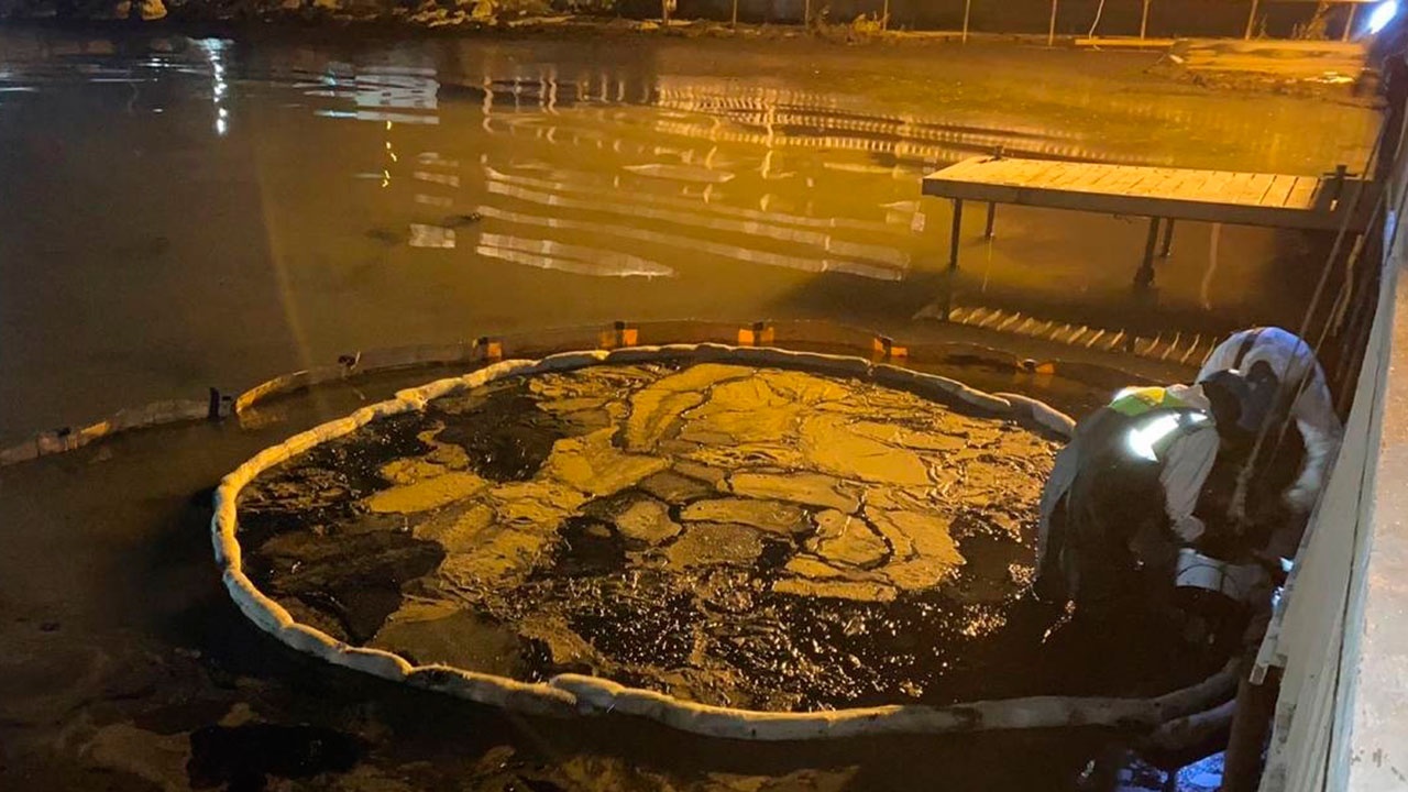 Из-за разлива мазута во всем Краснодарском крае введён режим ЧС