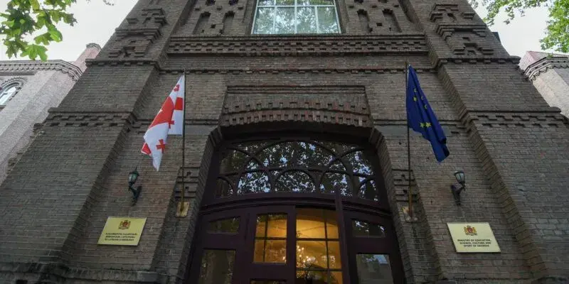 Абитуриенты, в случае непоступления в вуз, смогут продолжить учебу в колледже