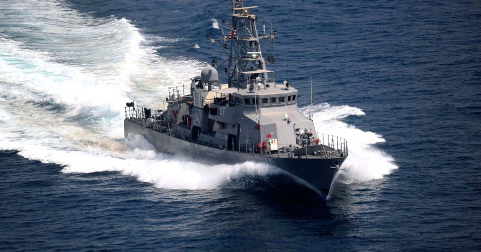 ამერიკულმა ხომალდმა ირანული გემების მიახლოების შემდეგ რამდენიმე გამაფრთხილებელი გასროლა განახორციელა