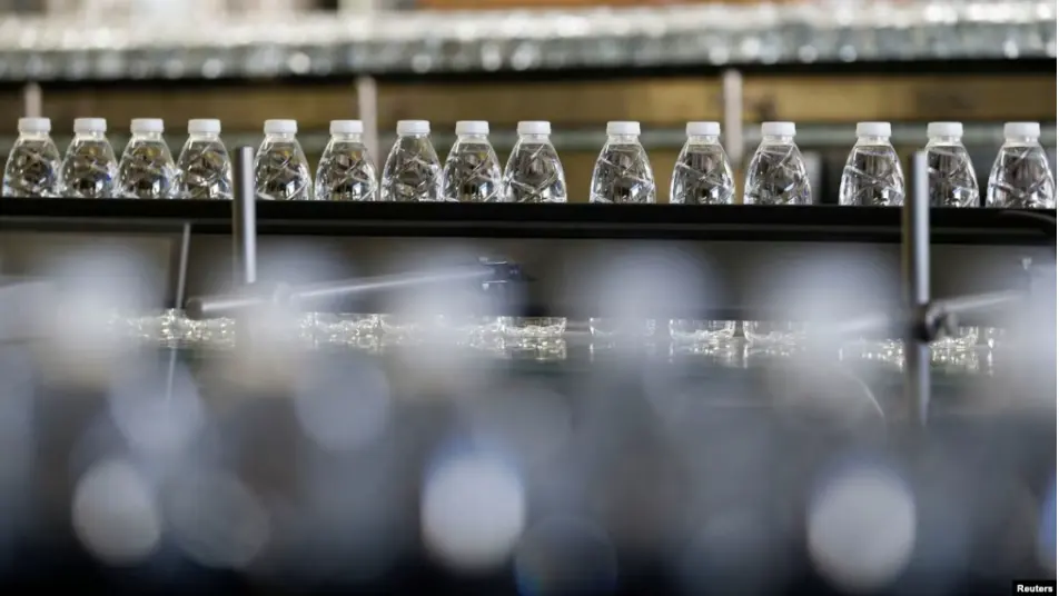 В Грузии отложили запрет на продажу напитков в пластиковых бутылках