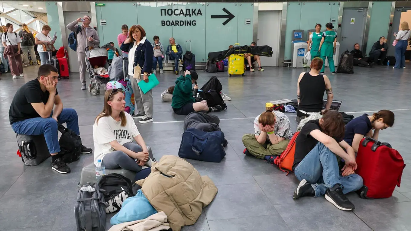 Коллапс в аэропортах Москвы и Петербурга затронул 11 тысяч пассажиров