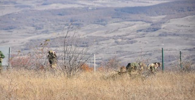 Оккупанты установили столбы на оккупированной территории у села Гогети