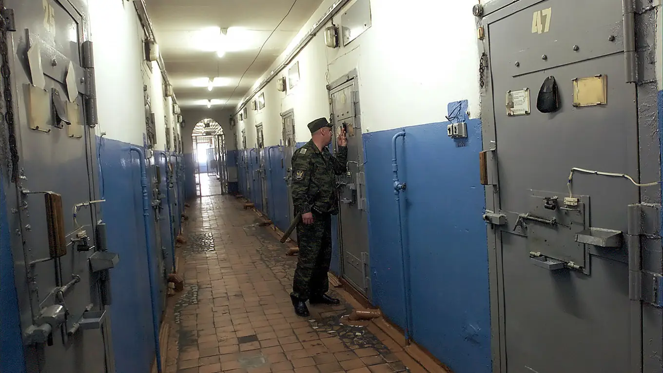 Российских чиновников начали сажать со скоростью по одному в неделю