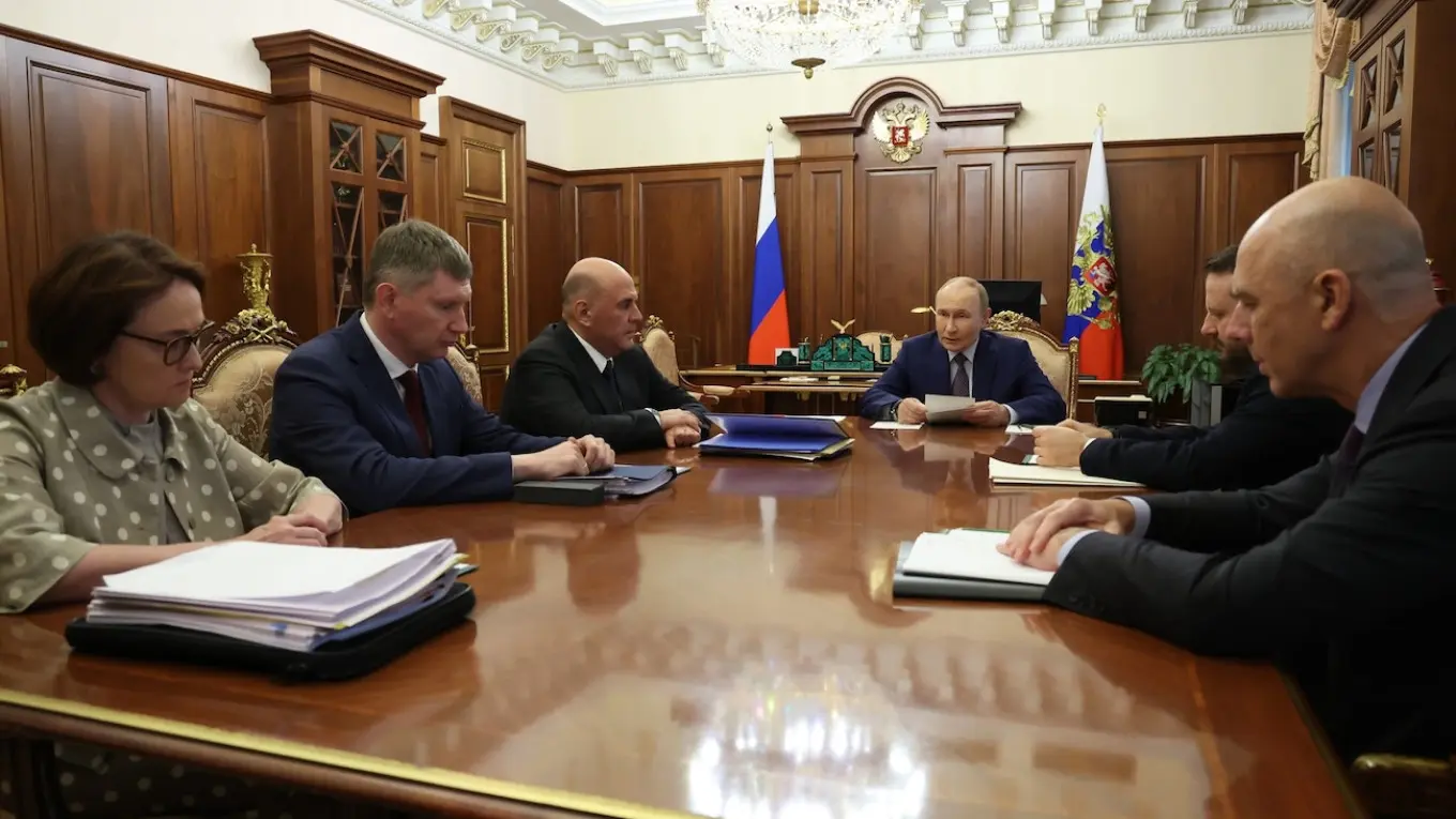 Правительство констатировало почти полную остановку экономического роста в России