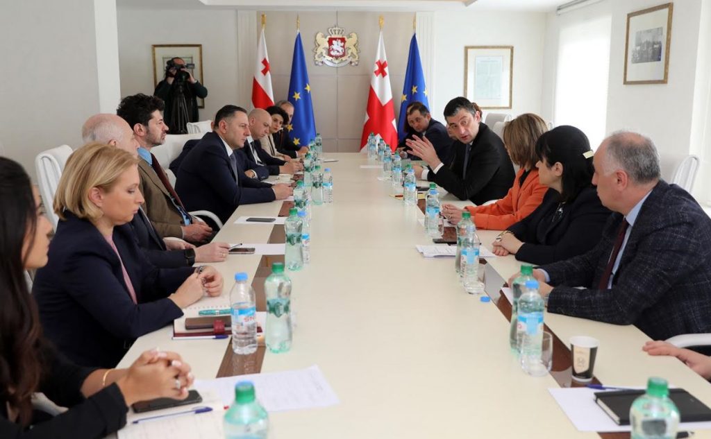ხელისუფლება მოქალაქეებს კატეგორიულად აფრთხილებს, თვითიზოლაციის წესები დაიცვან
