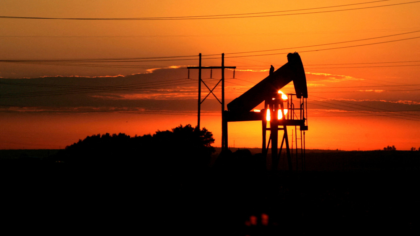 Цена российской нефти Urals рухнула ниже $50 за баррель