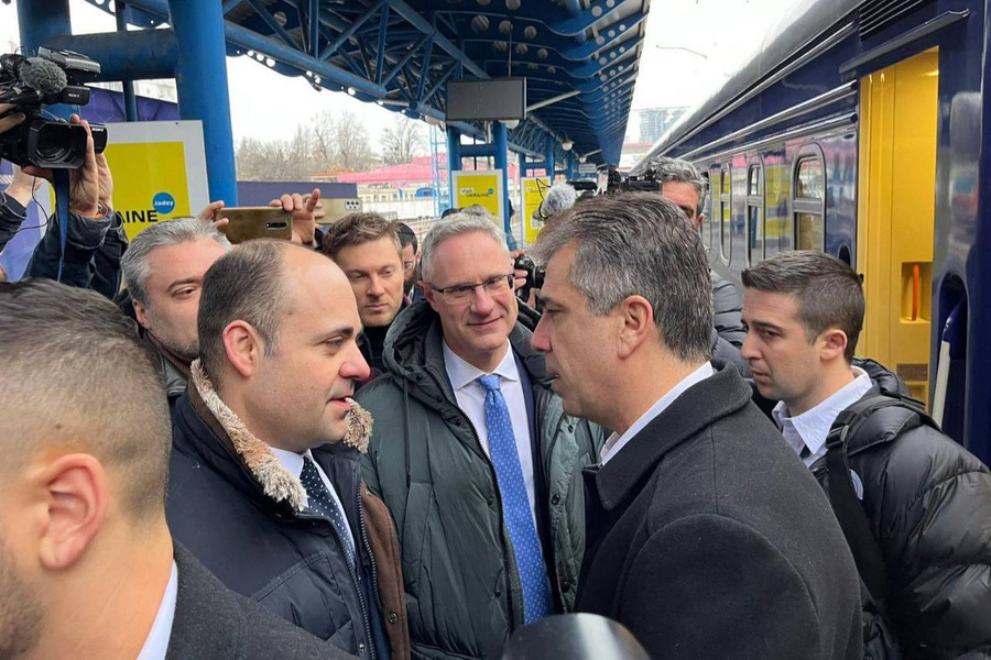 Israeli foreign minister visits Ukraine for first time since war began