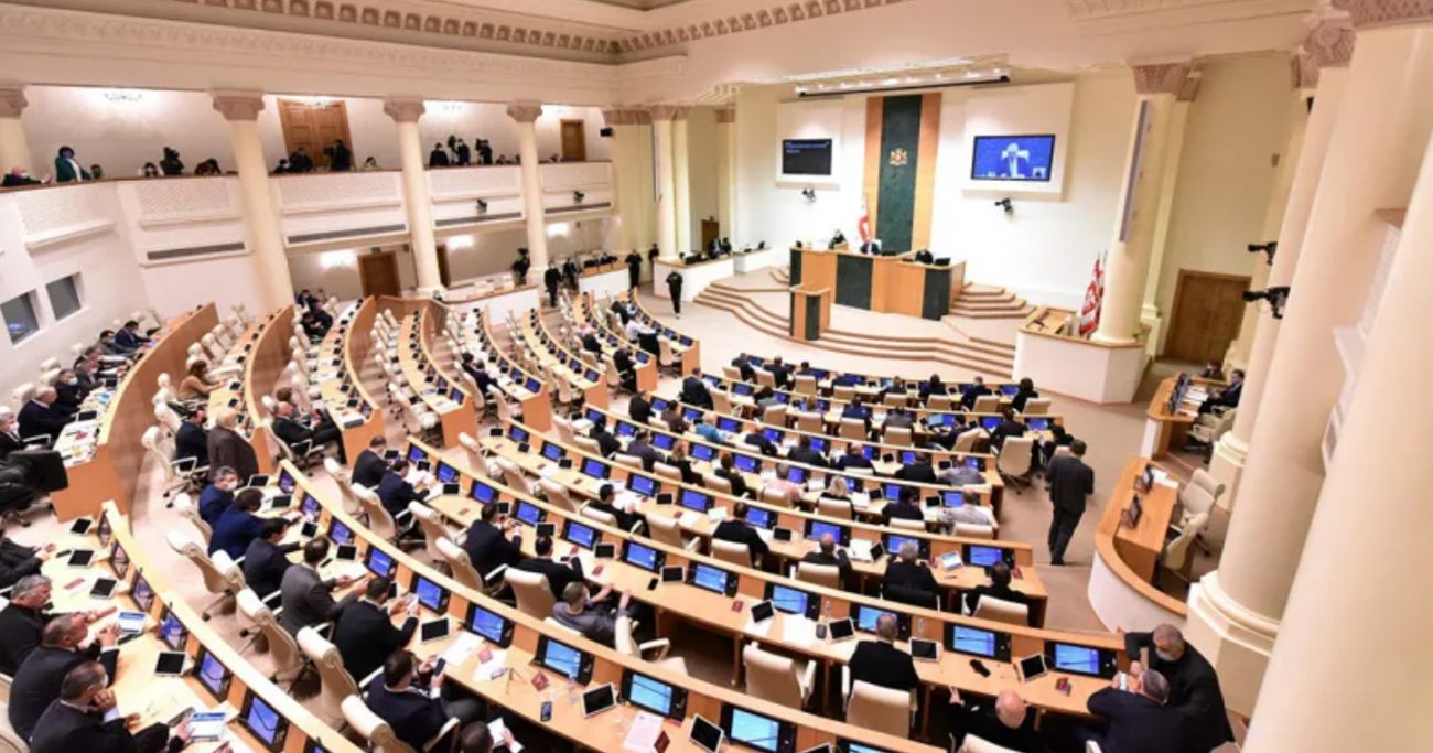 Парламент Грузии утвердил поправки в закон «О грантах»