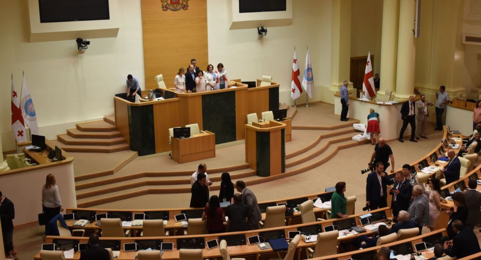 პროტესტის შემდეგ მართლმადიდებლობის საპარლამენტთაშორისო ასამბლეის სხდომა ჩაიშალა