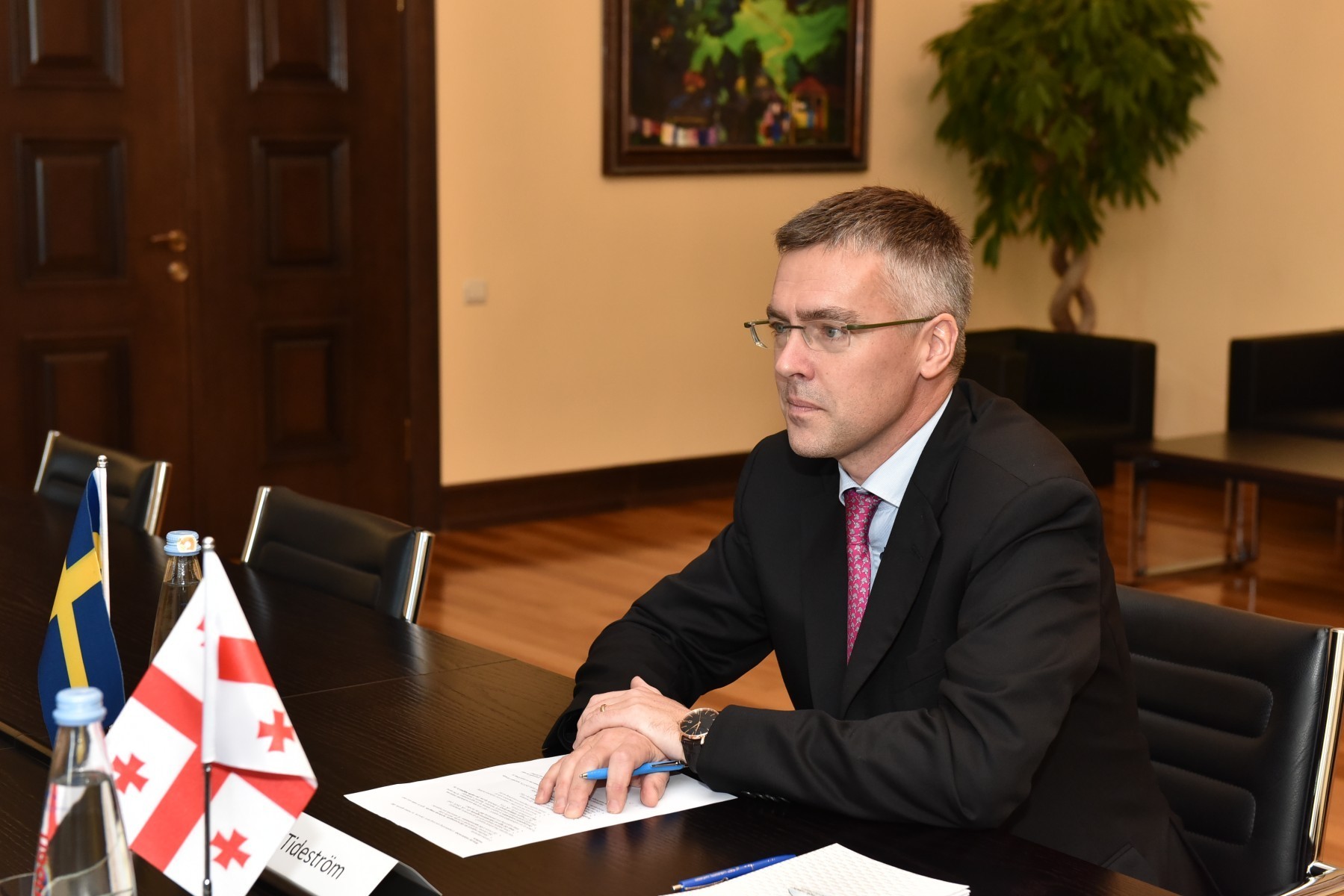 საქართველოში შვედეთის ელჩი: "ყველა მხარეს მოვუწოდებთ, შეინარჩუნონ სიმშვიდე"