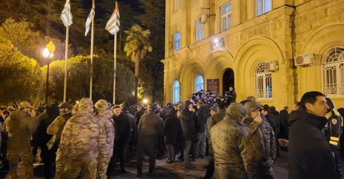 Абхазский лидер подписал законы о передаче России госдачи в Пицунде