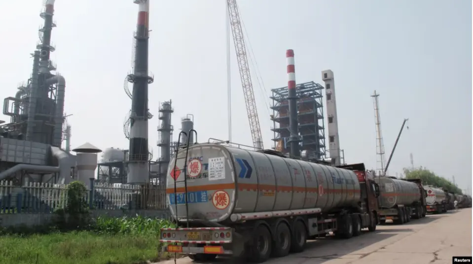 Bloomberg: Китай сворачивает закупки нефти у России из-за санкций США