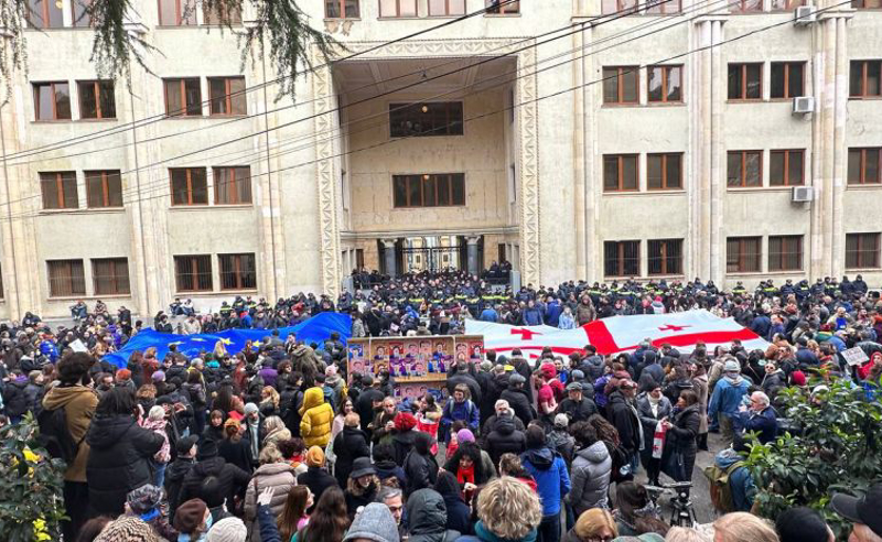 Очередная акция против закона об «иноагентах» проходит в Тбилиси