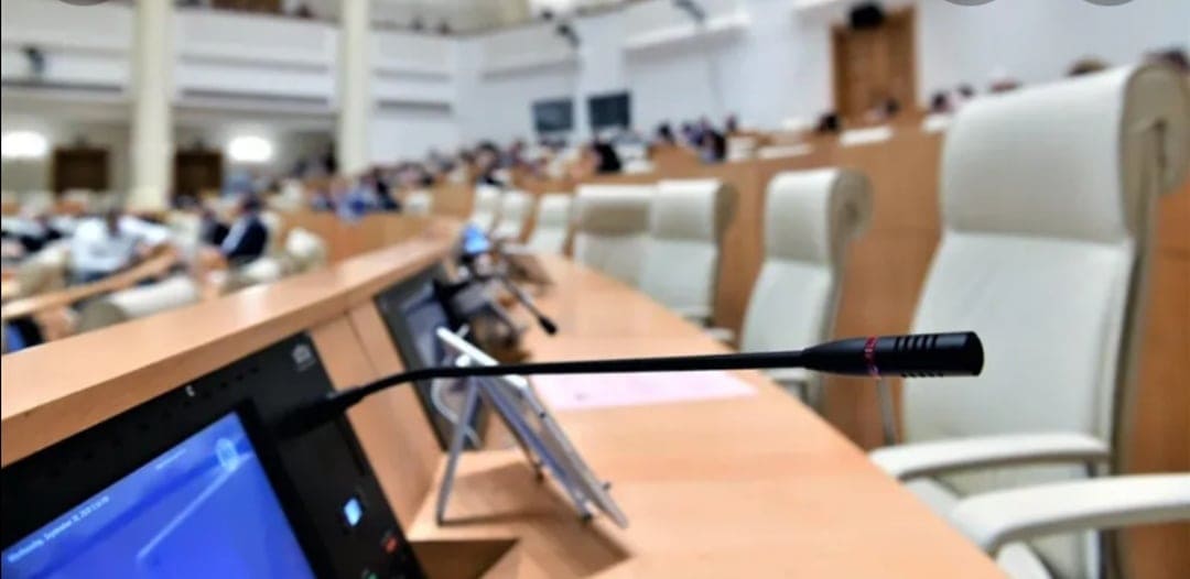 პარლამენტმა იუსტიციის უმაღლესი საბჭოს 2 არამოსამართლე წევრი აირჩია