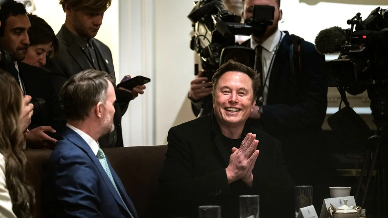 SpaceX впервые предупредила инвесторов, что Илон Маск может вернуться в политику