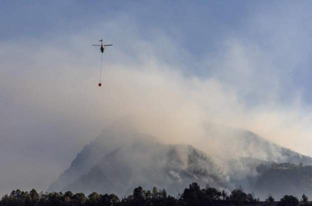Wildfire rages overnight in Swiss alps