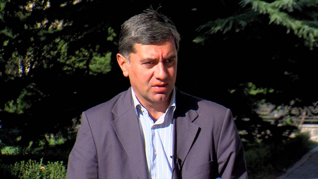 "ჩემი დაცვის წევრს იარაღი ჩაუდეს და დააკავეს"
