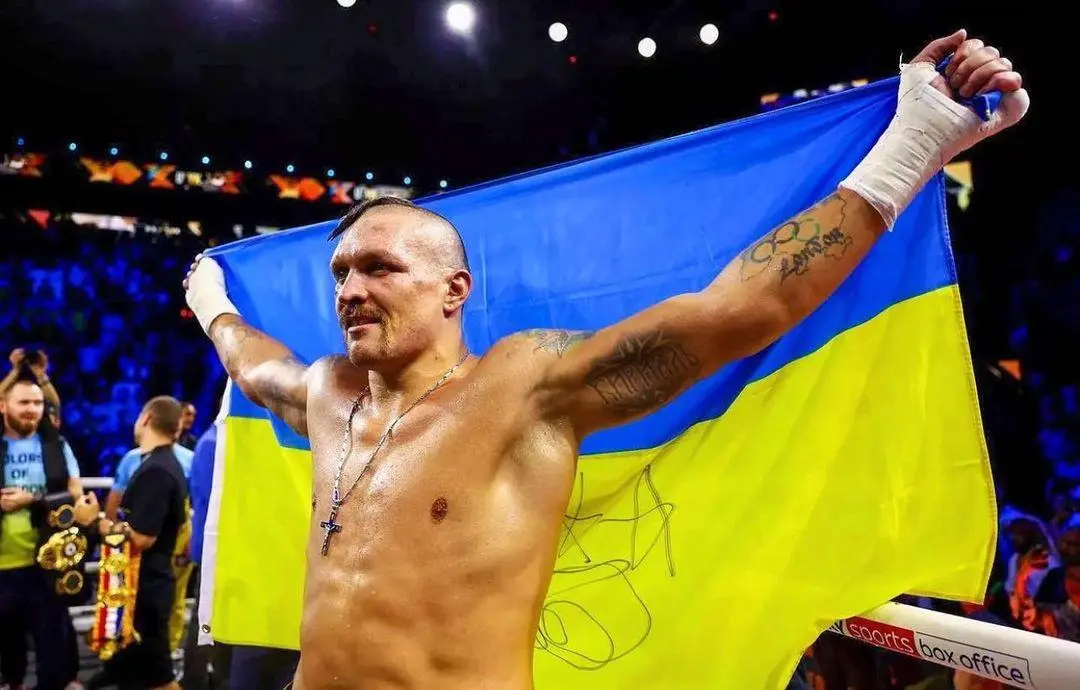 Украинский боксёр Усик стал абсолютным чемпионом мира
