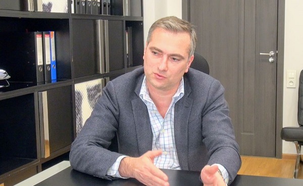 "რუსთავი 2"–ის გენდირექტორი არხის ჟურნალისტების მიერ წაყენებულ პირობას პასუხობს