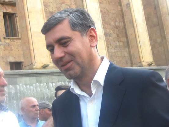 "დვალი და აქიმიძე არიან თაღლითები ერთი მარტივი მიზეზის გამო..."