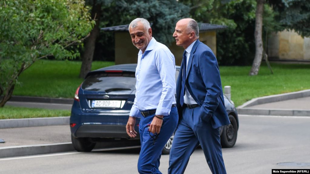რა შეზღუდვები დაუწესა სასამართლომ ხაზარაძეს და ჯაფარიძეს