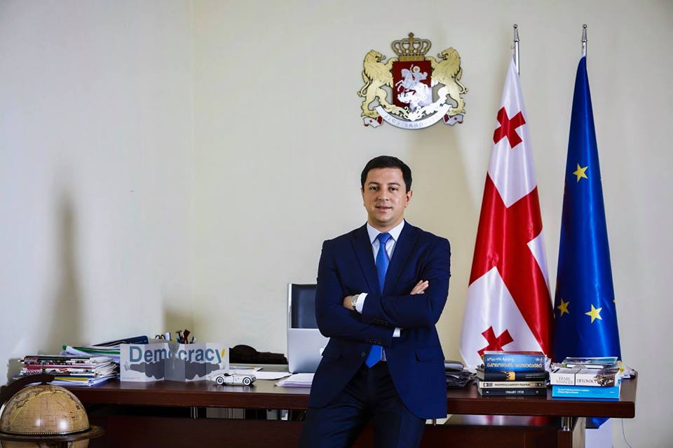 თალაკვაძე ხაზარაძეს:"პოლიტიკა მეტ საჯაროობას და ანგარიშვალდებულებას მოითხოვს"